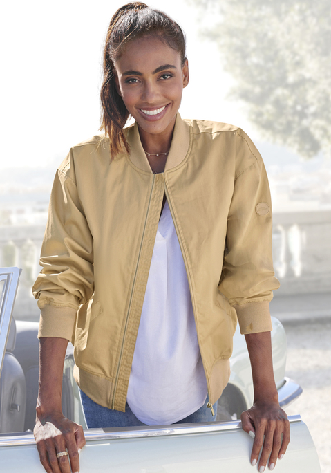 Bild: Blouson von French Connection: Blouson von French Connection. Rippstrick-Collegekragen und Rippstrick-Saumbündchen. Durchgehender 2-Wege-Reißverschluss. Pattentaschen mit Druckknopf. Figurumspielende Passform. Solider Webstoff aus 100% Baumwolle, Futter: 85% Polyester, 15% Baumwolle.