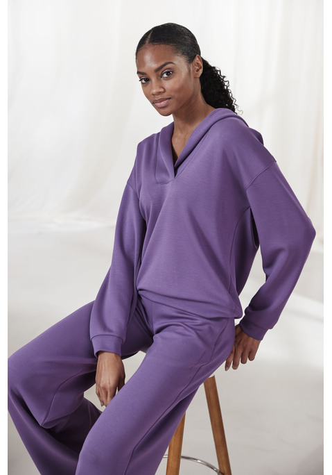 Bild: Hoodie von French Connection: Hoodie mit V-Ausschnitt von French Connection. Breiter Kragen. Elastische Bündchen an Ärmeln und Saum. Weiche, fließende Qualität.