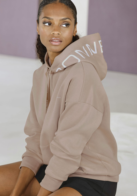 Bild: Kapuzenpullover von French Connection: Stylischer Hoodie von French Connection mit Logodruck auf der Kapuze und kleinem Print im Brustbereich.  Optimaler Sitz durch stretchige Rippbündchen. Ideal solo oder im Layering-Look. Nach Lust und Laune zu kombinieren. Weiches Material.