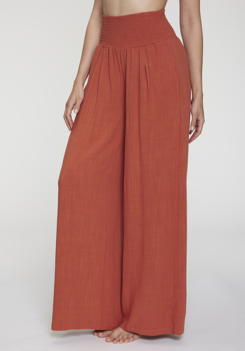 Bild: Leinenhose von French Connection: Strukturierte Leinenhose von French Connection. Highlight: der elastische, geraffte Bund. Weit geschnittene Passform. Ideal für den Basic-Look im Alltag und auch als Homewear. Schön zu engen Oberteilen. Weich fließende Viskose mit Leinenanteil.