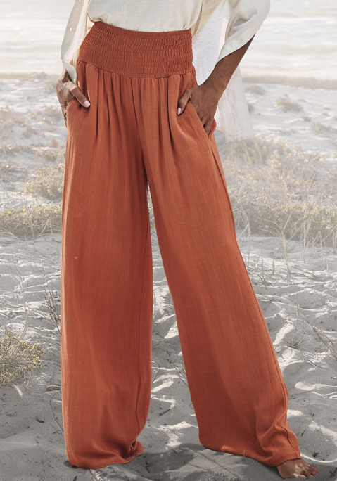 Bild: Leinenhose von French Connection: Strukturierte Leinenhose von French Connection. Highlight: der elastische, geraffte Bund. Weit geschnittene Passform. Ideal für den Basic-Look im Alltag und auch als Homewear. Schön zu engen Oberteilen. Weich fließende Viskose mit Leinenanteil.