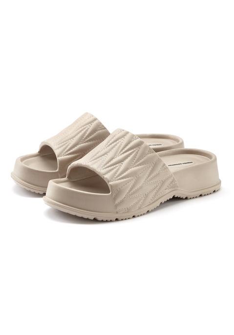 Bild: Pantolette von French Connection: Pantolette aus wasserabweisendem Material von FRENCH CONNECTION. Hervorragend geeignet für Strand und Pool. Obermaterial, Futter, Decksohle und Laufsohle aus Synthetik.