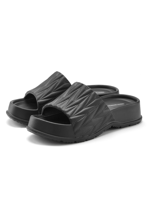 Bild: Pantolette von French Connection: Pantolette aus wasserabweisendem Material von FRENCH CONNECTION. Hervorragend geeignet für Strand und Pool. Obermaterial, Futter, Decksohle und Laufsohle aus Synthetik.