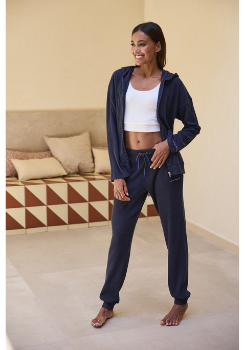 Bild: Relaxhose von French Connection: Legere Hose von French Connection mit weitem Bein, elastischem Bündchen und Kordelzug für individuelle Passform und Komfort. Seitliche Eingrifftaschen und dezentes Logo-Label. Für Freizeit und Sport. Weiches Material.