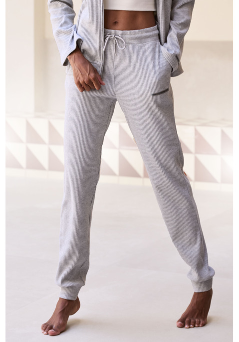 Bild: Relaxhose von French Connection: Legere Hose von French Connection mit weitem Bein, elastischem Bündchen und Kordelzug für individuelle Passform und Komfort. Seitliche Eingrifftaschen und dezentes Logo-Label. Für Freizeit und Sport. Weiches Material.