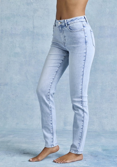 Bild: Skinny-fit-Jeans von French Connection: Macht eine tolle Figur: Skinny-fit-Jeans von French Connection mit normaler Leibhöhe. Klassischer 5-Pocket-Style. Gürtelschlaufen. Toll zu kombinieren für die Freizeit. Optimale Bewegungsfreiheit durch elastisches Material.