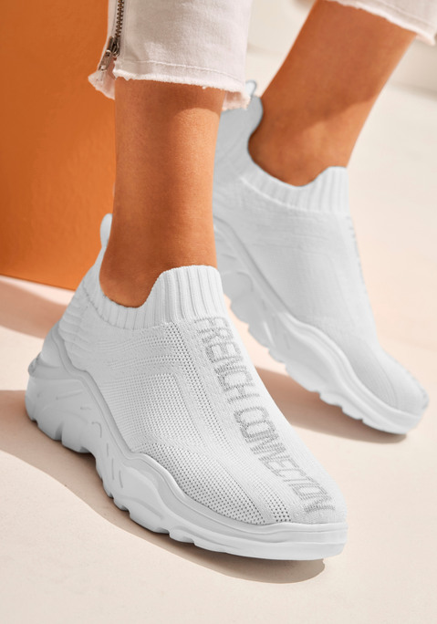 Bild: Sneaker von French Connection: Bequemer Sneaker von French Connection mit großem Labelschriftzug auf dem Spann. Herausnehmbare Innensohle, geeignet für lose Einlagen. Für Freizeit und Urlaub, sieht gut aus zu Jeans. Weiches Textilobermaterial.