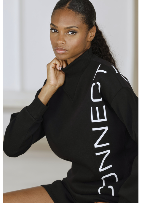 Bild: Sweater von French Connection: Cooles Sweatshirt von French Connection mit Stehkragen und langen Ärmeln. Rippbündchen und ein Logodruck auf der linken Brust setzen moderne Akzente. Gut kombinierbar. Extraweiches Material für ein angenehmes Tragegefühl.