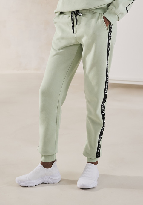 Bild: Sweathose von French Connection: Sweatpants von French Connection. Logotape seitlich. Elastischer Tunnelzugbund und gerippte Bündchen. Weiche Qualität.