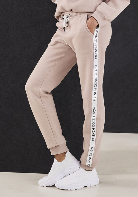 Bild: Sweathose von French Connection: Sweatpants von French Connection. Logotape seitlich. Elastischer Tunnelzugbund und gerippte Bündchen. Weiche Qualität.