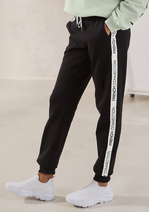 Bild: Sweathose von French Connection: Sweatpants von French Connection. Logotape seitlich. Elastischer Tunnelzugbund und gerippte Bündchen. Weiche Qualität.