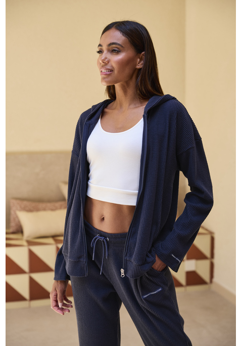 Bild: Sweatjacke von French Connection: Bequeme Jacke von French Connection in gerippter Optik. Kapuze, ohne Kordelzug. Lange Ärmel und seitliche Eingrifftaschen für Komfort und Funktionalität. Vielseitig einsetzbar dank durchgehendem Reißverschluss. Weiches Material.