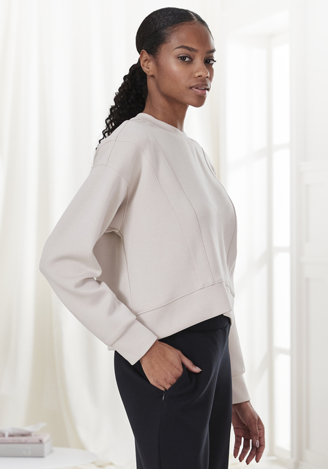 Bild: Sweatshirt von French Connection: Sweatshirt von French Connection. Mit Ziernähten vorn. Ton-in-Ton-Labeldetail. Überschnittene Schultern. Vorn kürzer geschnitten. Bündchen an Ärmeln und Saum. Rundhalsauschnitt. Softe Qualität.