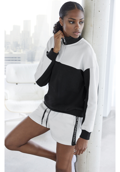 Bild: Sweatshorts von French Connection: Sweatshorts von French Connection. Seiteneinsätze mit Logprint. Elastischer Bund mit Tunnelzug. Zwei Seitentaschen. Softe und trageangenehme Qualität aus Sweat.