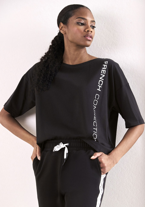 Bild: T-Shirt von French Connection: Rundhalsshirt von French Connection. Mit Logoschriftzug. Überschnittene Schultern. Gerade, lockere Silhouette. Weiche Jerseyqualität.