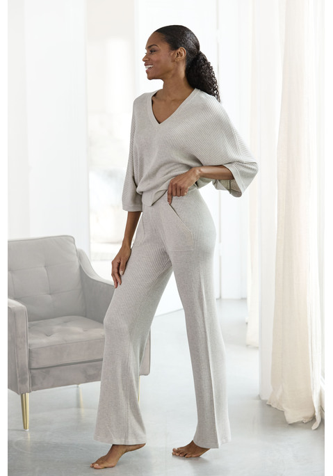 Bild: Strickhose von French Connection: Strickhose von French Connection. Mit weitem Bein. Elastischer Bund. Aufgesetzte Taschen. Weiche, fließende Qualität mit Viskose aus verbesserter Rohstoffbeschaffung.