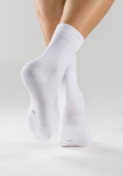 Bild: Basicsocken von H.I.S: Aus 76% Baumwolle, 22% Polyamid, 2% Elasthan