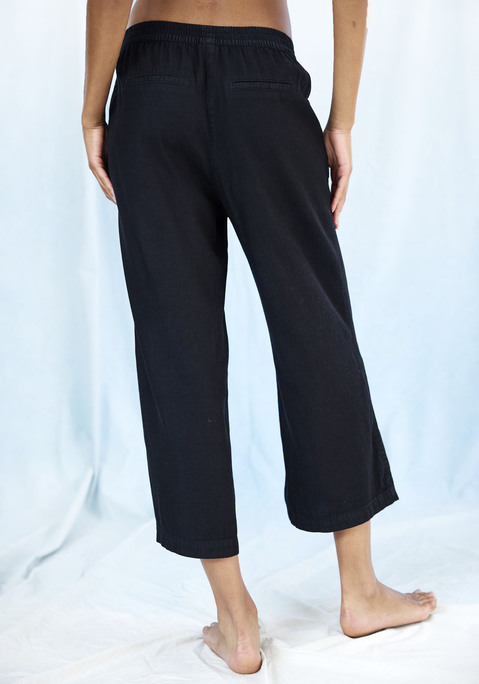 Bild: Culotte von H.I.S: Unifarbene Culotte von H.I.S in modischer Denim-Optik. Legere Schlupfhosenform. Weites Bein. Für die Freizeit, gut kombinierbar. Weiche. leichte Qualität mit Baumwollanteil.