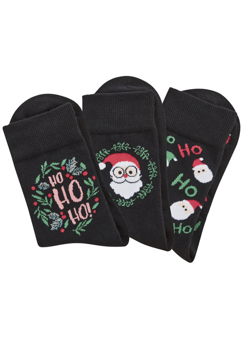 Bild: Freizeitsocken von H.I.S: <h3>Weihnachtssocken im 3er-Set – der perfekte Begleiter für die Festtage</h3>
<p>
<strong>H.I.S</strong> präsentiert die idealen Weihnachtssocken im Set, die durch ihre drei unterschiedlichen, festlichen Motive bestechen. Diese lustigen Designs bringen nicht nur Freude, sondern auch eine besondere Stimmung in die Weihnachtszeit. Dank der verstärkten Ferse und Spitze bieten die Socken nicht nur einen ansprechenden Look, sondern auch eine hervorragende Strapazierfähigkeit, die sie von anderen Socken abhebt.
</p>

<h4>Artikeldetails und Mehrwerte</h4>
<p>
Die Freizeitsocken überzeugen durch ihre elastische Passform, die höchsten Tragekomfort garantiert. Sie sind nicht nur angenehm zu tragen, sondern auch pflegeleicht und können problemlos in der Maschine gewaschen werden. 
</p>

<h4>Outfit-Tipps und Trageanlässe</h4>
<p>
Diese festlichen Socken sind ein absolutes Must-have für gemütliche Abende zu Hause oder für die Weihnachtsfeier mit Freunden. Sie lassen sich hervorragend mit lässigen Hausschuhen oder stylischen Sneakern kombinieren, um einen entspannten Look zu kreieren. Auch beim gemütlichen Zusammensein mit der Familie oder beim Outdoor-Weihnachtsmarktbesuch sind sie die perfekte Wahl, um die festliche Stimmung zu unterstreichen.
</p>

<p>
Mit diesem 3er-Pack Weihnachtssocken von <strong>H.I.S</strong> wird jede Feier zum unvergesslichen Erlebnis – ein Must-have für die besinnliche Zeit!
</p>