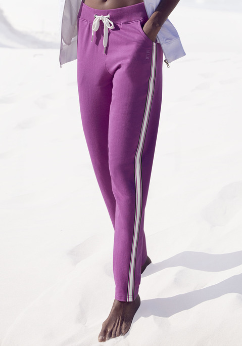 Bild: Homewearhose von H.I.S: H.I.S Relaxhose mit Streifentape, elastischen Ripp-Bund mit Kordelzug und seitlichen Eingrifftaschen. Aus 77% Baumwolle, 20% Polyester, 3% Elasthan.