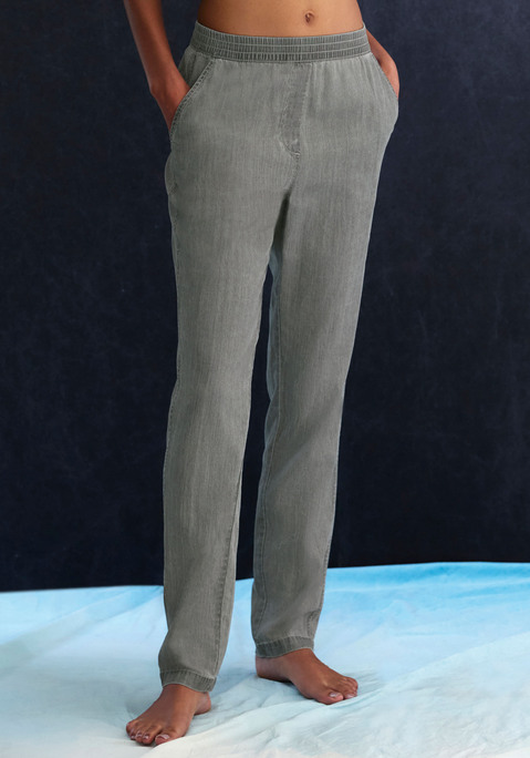 Bild: Jogger Pants von H.I.S: In modischer Denim-Optik: Joggpants von H.I.S. Legere Passform, zum einfachen Hineinschlüpfen. Vielseitig kombinierbar, für Freizeit und Sport. Weiche, leichte Qualität mit Baumwollanteil.