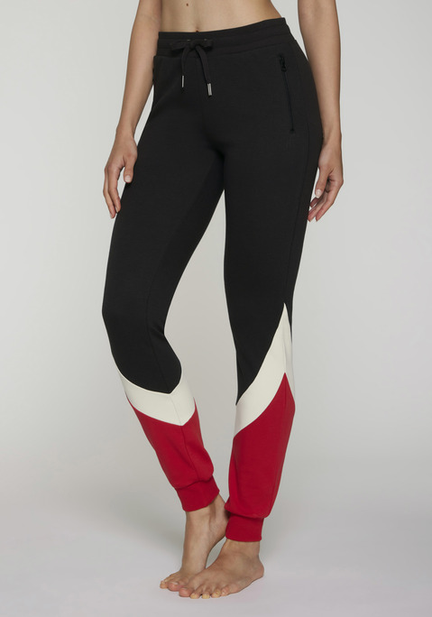 Bild: Jogginghose von H.I.S: Sportliche Jogginghose von H.I.S mit stylischem Colourblocking-Design. Ausstattung mit praktischen Reißverschlusstaschen. Ideal für Sport und Homewear. Weicher, elastischer Baumwoll-Interlock aus Baumwolle.