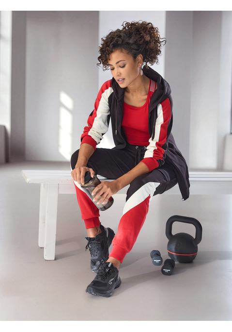 Bild: Kapuzensweatjacke von H.I.S: Sportliche Kapuzensweatjacke von H.I.S. Blickfang: das Colourblocking-Design an den Ärmeln. Mit bequemer Passform und seitlichen Reißverschlusstaschen. Ideal für den Sport oder als Homewear. Aus elastischer und weicher Baumwoll-Interlockware.