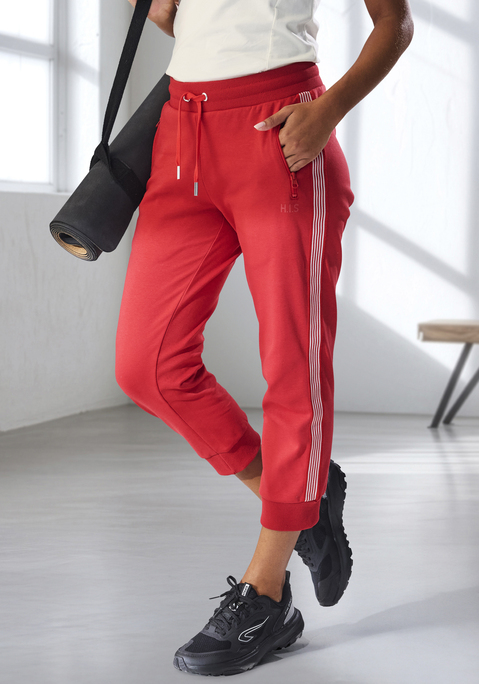 Bild: Relax-Caprihose von H.I.S: Sportliche Relax-Caprihose von H.I.S. Besonderer Clou: die seitlichen Tapestreifen. Elastisches Rippbündchen mit Kordelzug. Körpernaher Schnitt. Ideal für Sport und Freizeit. Aus weicher Interlockware mit Baumwolle.