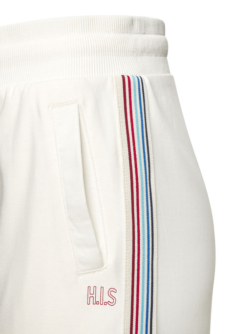 Bild: Relaxhose von H.I.S: Sportliche Relaxhose von H.I.S mit seitlichem Streifentape und einem etwas weiteren Bein. Mit elastischem Rippbund mit Kordelzug und seitlichen Eingrifftaschen. Weiche Sweatqualität aus einer Baumwollmischung.