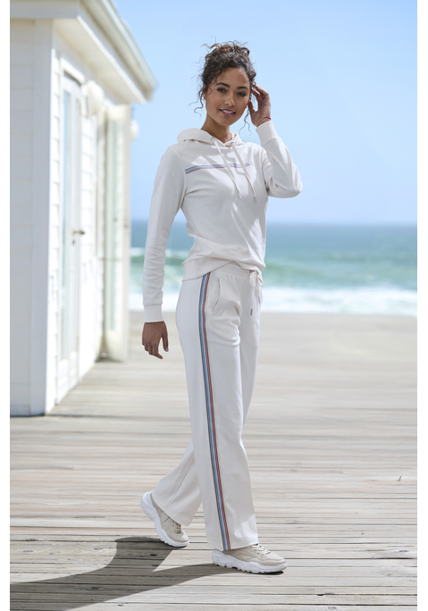 Bild: Relaxhose von H.I.S: Sportliche Relaxhose von H.I.S mit seitlichem Streifentape und einem etwas weiteren Bein. Mit elastischem Rippbund mit Kordelzug und seitlichen Eingrifftaschen. Weiche Sweatqualität aus einer Baumwollmischung.