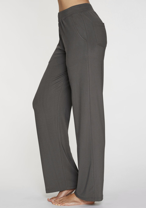 Bild: Relaxhose von H.I.S: Bequeme Relaxhose von H.I.S. Gerades Bein für eine schmale Silhouette. Mit Zierknopfleiste. Trageangenehmes 4-Wege-Stretchmaterial bietet Bewegungsfreiheit. Elastische, trageangenehme Qualität.