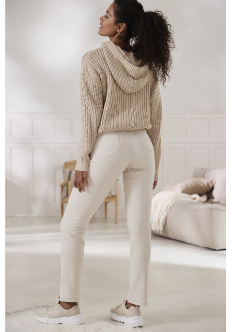 Bild: Schlupfhose von H.I.S: Bequeme unifarbene Schlupfhose von H.I.S in Jeansoptik. 5-Pocket-Look mit Gesäßtaschen am schmalen Bund. Vielseitig kombinierbar zu verschiedenen Oberteilen. Körpernaher, komfortabler Sitz wie eine Leggings. Elastische Qualität.