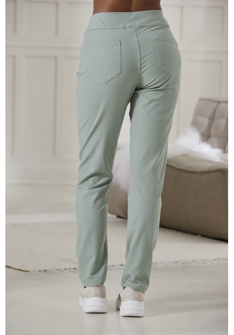 Bild: Schlupfhose von H.I.S: Bequeme unifarbene Schlupfhose von H.I.S in Jeansoptik. 5-Pocket-Look mit Gesäßtaschen am schmalen Bund. Vielseitig kombinierbar zu verschiedenen Oberteilen. Körpernaher, komfortabler Sitz wie eine Leggings. Elastische Qualität.
