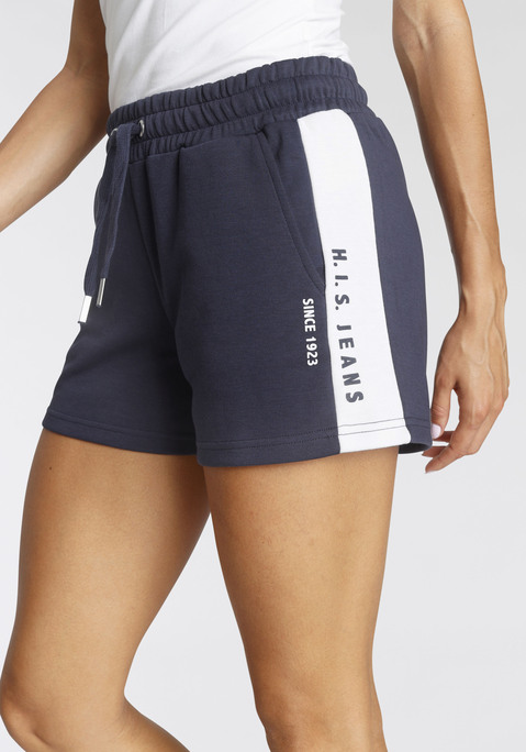 Bild: Shorts von H.I.S: Knackig-kurze Sweatshorts von H.I.S. Breite Kontraststreifen mit Labelprint seitlich. Elastischer Kordelzugbund. Seitliche Eingrifftaschen. Schön für warme Tage. Weiche Interlockqualität.