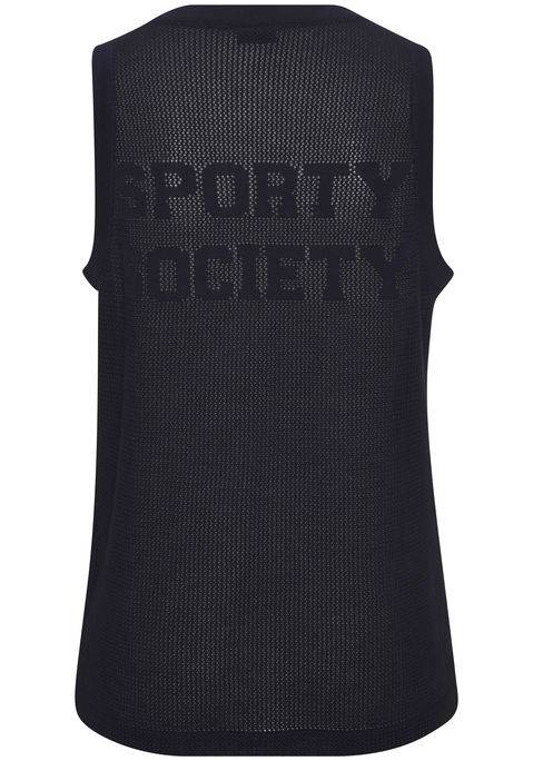 Bild: Sporttop von H.I.S: <h3>Sporttop von <strong>H.I.S</strong> – Stil trifft Komfort</h3>
<p>
Das gestrickte Top mit tiefem Rundhalsausschnitt ist die perfekte Wahl für aktive Damen, die Wert auf Stil und Funktionalität legen. Die lockere Passform sorgt für uneingeschränkte Bewegungsfreiheit und ein angenehmes Tragegefühl während des Trainings oder in der Freizeit. Ein besonderes Highlight ist das eingestrickte Logo am Rücken, das dem Design eine exklusive Note verleiht und es von anderen Tops abhebt.
</p>

<h4>Details und Mehrwerte des Sporttops</h4>
<p>
Dieses sportliche Oberteil überzeugt nicht nur durch seine ansprechende Optik, sondern auch durch durchdachte Details. Die figurumspielende Passform sorgt dafür, dass das Top ideal sitzt und gleichzeitig Bewegungsfreiheit bietet. Das hochwertige Baumwollmaterial sorgt für einen angenehmen Tragekomfort und ist dazu maschinenwaschbar, was die Pflege unkompliziert macht. Ob beim Fitness, Gymnastik oder Laufen – die Vielseitigkeit des Tops macht es zum idealen Begleiter für verschiedene Sportarten.
</p>

<h4>Outfit-Tipps und Trageanlässe</h4>
<p>
Das Sporttop eignet sich hervorragend für verschiedene Anlässe, sei es beim Workout im Fitnessstudio, beim Joggen im Park oder auch in der Freizeit. Es lässt sich wunderbar mit lässigen Jogginghosen oder stylischen Shorts kombinieren. Für einen sportlichen Streetwear-Look können Sneakers und eine coole Cap ergänzt werden. Auch in Kombination mit einer lockeren Jeans und Sandalen ist es ein echter Hingucker für entspannte Wochenendausflüge.
</p>

<p>Dieses Top vereint Komfort und Stil – der perfekte Begleiter für aktive Momente.</p>