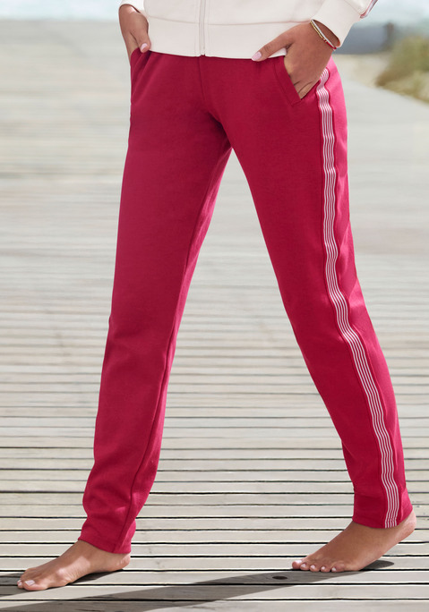 Bild: Sweathose von H.I.S: Bequeme Relaxhose von H.I.S mit modischem, seitlichem Streifendesign. Elastischer Bund mit Tunnelzug sowie elastische Bündchen am Saum. Mit seitlichen Eingrifftaschen. Ideal als Loungewear. Weiche, elastische Interlock-Qualität aus einer Baumwollmischung.