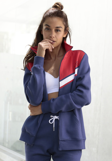 Bild: Sweatjacke von H.I.S: Sweatjacke von H.I.S. mit Streifendetail. Durchgehender Reißverschluss und Eingrifftaschen. Aus 100% Baumwolle (unterstützt Cotton made in Africa).