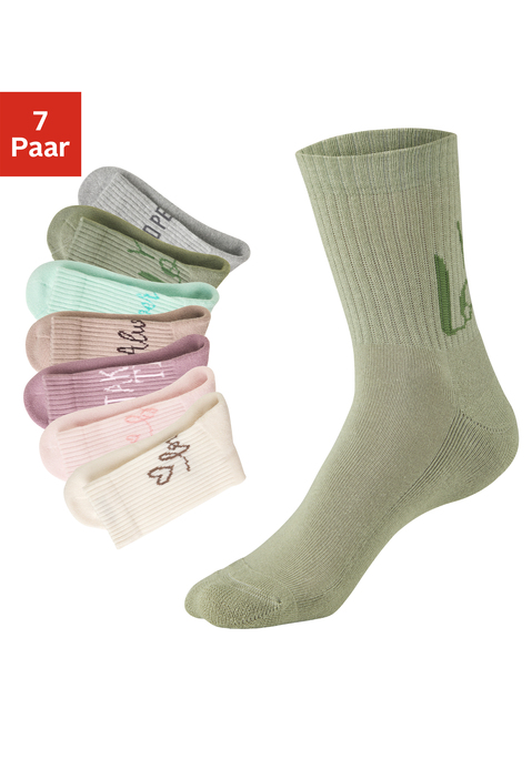 Bild: Tennissocken von H.I.S: <h3>Klassische Tennissocken von <strong>H.I.S</strong></h3>
<p>
Die klassischen Tennissocken im 7er-Pack von <strong>H.I.S</strong> bieten nicht nur einen sportlichen Look, sondern überzeugen auch durch ihre einzigartige Beschaffenheit. Mit einem weichen Fußfrottee ausgestattet, sorgen sie für einen unvergleichlichen Tragekomfort während jeder Sporteinheit. Der druckfreie, gerippte Schaft garantiert ein angenehmes Gefühl, sodass auch längere Trainingseinheiten mühelos überstanden werden können. Diese Socken sind die ideale Wahl für aktive Frauen, die Wert auf Qualität und Stil legen.
</p>

<h4>Hoher Tragekomfort und Pflegeleicht</h4>
<p>
Die Socken bestechen durch ihre elastische Passform, die perfekten Halt und Unterstützung bietet. Der unifarbene Stil ermöglicht eine einfache Kombination mit verschiedenen Outfits, während die maschinenwaschbaren Eigenschaften eine unkomplizierte Pflege gewährleisten. Das Material sorgt für eine angenehme Atmungsaktivität, sodass die Füße auch bei intensiven Aktivitäten stets frisch bleiben. 
</p>

<h4>Vielseitige Kombinationen für jeden Anlass</h4>
<p>
Die Tennissocken sind ideal für verschiedene sportliche Aktivitäten wie Laufen, Tennis und Joggen. Sie lassen sich hervorragend mit Sneakers oder sportlichen Schuhen kombinieren und sind somit auch perfekt für den Alltag geeignet. Egal ob beim Work-out im Fitnessstudio, beim Joggen im Park oder beim Entspannen zu Hause – diese Socken bieten den perfekten Komfort. Kombiniert mit einer lässigen Sporthose und einem passenden T-Shirt wird jedes Outfit zum Hingucker.
</p>

<p>
Die klassischen Tennissocken von <strong>H.I.S</strong> im 7er-Pack vereinen Komfort und Stil – ein Must-have für aktive Frauen!
</p>