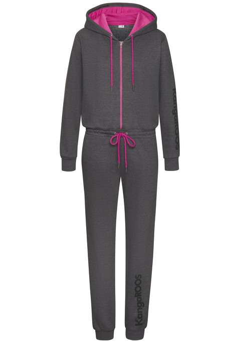 Bild: Jumpsuit von KangaROOS: Jumpsuit von Kangaroos. Mit Kontrastdetails an Kapuze, Zipper und Kordel. Große Labelschriftzüge an Ärmel und Bein. Rippbündchen. Seitliche Eingrifftaschen. Trageangenehme Sweatware.