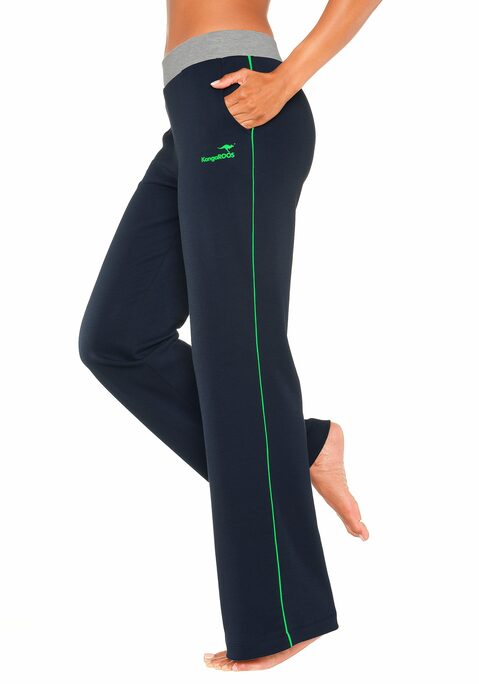 Bild: Relaxhose von KangaROOS: Relaxhose von KangaROOS. Bequeme weite Form und elastischen Bündchen. Aus 60% Baumwolle, 40% Polyester.