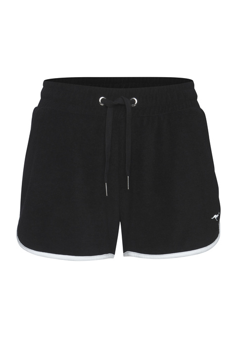 Bild: Relaxshorts von KangaROOS: <h3>Entspannt durch den Tag mit den Relaxshorts von <strong>KangaROOS</strong></h3>
<p>
Die Relaxshorts von <strong>KangaROOS</strong> überzeugen durch ihren sportlichen Seitenstreifen, der nicht nur für einen modischen Akzent sorgt, sondern auch für einen lässigen Look, der sich ideal für entspannte Tage eignet. Diese Shorts bieten eine perfekte Kombination aus Komfort und Stil, sodass sie bei jeder Freizeitaktivität getragen werden können.
</p>

<h4>Details und Vorteile der Relaxshorts</h4>
<p>
Die kurze Hose ist aus einer besonders weichen Mischung gefertigt, die ein angenehmes Tragegefühl garantiert. Mit zwei praktischen Seitentaschen ausgestattet, bietet sie ausreichend Platz für kleine Essentials. Die unifarbene Optik sorgt dafür, dass sich die Relaxshorts mühelos in jede Garderobe integrieren lassen, während die pflegeleichte Eigenschaft durch Maschinenwäsche für zusätzliche Bequemlichkeit sorgt.
</p>

<h4>Kombinationsmöglichkeiten und Anlässe</h4>
<p>
Die Shorts eignen sich hervorragend für lässige Streetwear-Looks. Kombiniert mit einem schlichten T-Shirt und trendigen Sneakern entsteht ein cooler Freizeitlook für den Stadtbummel oder entspannte Nachmittage im Park. Auch für Outdoor-Aktivitäten wie Spaziergänge oder lockere Sporteinheiten im Gym sind diese Shorts ideal. Accessoires wie eine Cap oder eine leichte Jacke runden das Outfit perfekt ab.
</p>

<p>
Ultimativer Komfort und Stil garantiert: mit den Relaxshorts von <strong>KangaROOS</strong>.
</p>