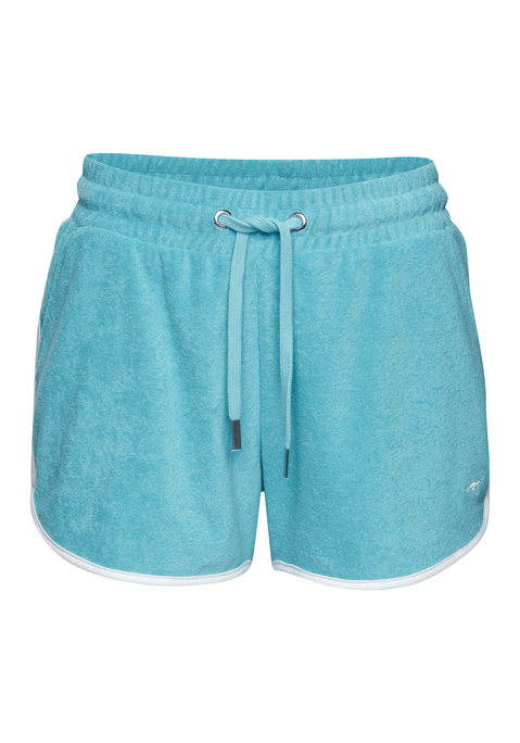Bild: Relaxshorts von KangaROOS: <h3>Entspannt durch den Tag mit den Relaxshorts von <strong>KangaROOS</strong></h3>
<p>
Die Relaxshorts von <strong>KangaROOS</strong> überzeugen durch ihren sportlichen Seitenstreifen, der nicht nur für einen modischen Akzent sorgt, sondern auch für einen lässigen Look, der sich ideal für entspannte Tage eignet. Diese Shorts bieten eine perfekte Kombination aus Komfort und Stil, sodass sie bei jeder Freizeitaktivität getragen werden können.
</p>

<h4>Details und Vorteile der Relaxshorts</h4>
<p>
Die kurze Hose ist aus einer besonders weichen Mischung gefertigt, die ein angenehmes Tragegefühl garantiert. Mit zwei praktischen Seitentaschen ausgestattet, bietet sie ausreichend Platz für kleine Essentials. Die unifarbene Optik sorgt dafür, dass sich die Relaxshorts mühelos in jede Garderobe integrieren lassen, während die pflegeleichte Eigenschaft durch Maschinenwäsche für zusätzliche Bequemlichkeit sorgt.
</p>

<h4>Kombinationsmöglichkeiten und Anlässe</h4>
<p>
Die Shorts eignen sich hervorragend für lässige Streetwear-Looks. Kombiniert mit einem schlichten T-Shirt und trendigen Sneakern entsteht ein cooler Freizeitlook für den Stadtbummel oder entspannte Nachmittage im Park. Auch für Outdoor-Aktivitäten wie Spaziergänge oder lockere Sporteinheiten im Gym sind diese Shorts ideal. Accessoires wie eine Cap oder eine leichte Jacke runden das Outfit perfekt ab.
</p>

<p>
Ultimativer Komfort und Stil garantiert: mit den Relaxshorts von <strong>KangaROOS</strong>.
</p>