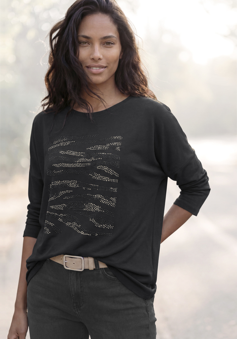 Bild: 3/4-Arm-Shirt von LASCANA: Langarmshirt von Lascana. Hochwertiger Schmucksteinbesatz vorn. Ärmel in 7/8-Länge. Weiche Viskoseware.