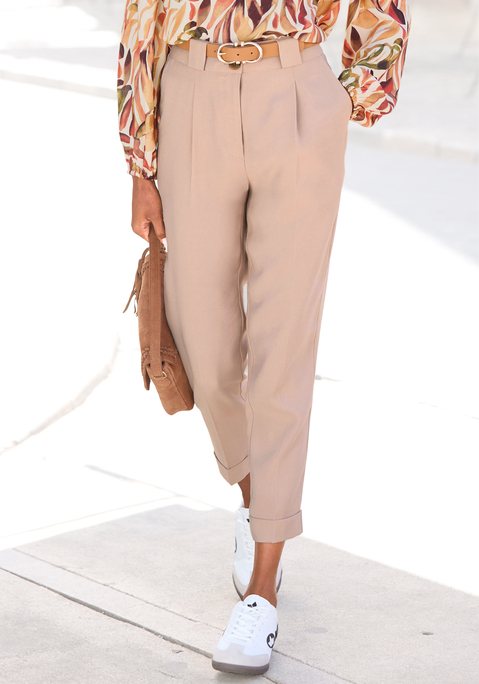 Bild: 7/8-Hose von LASCANA: Elegante 7/8-Hose von Lascana. Bundfalten und permanente Bügelfalten. Mit seitlichen Eingrifftaschen. Zwei Knöpfe in Hornoptik und Reißverschluss. Breiter Bund mit Gürtelschlaufen. Luftiger Viskose-Mix.