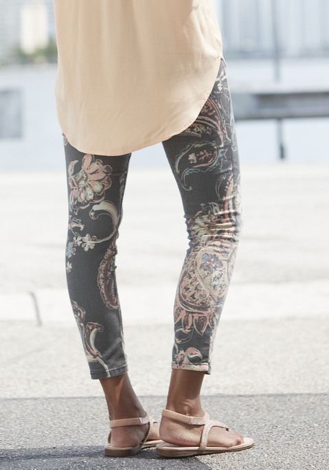 Bild: 7/8-Jeggings von LASCANA: Jeggings von Lascana im Paisley-Design. Normale Leibhöhe. Mit Ziertaschen vorne und Gesäßtaschen. Schmale Passform. Weicher Stretch-Denim.