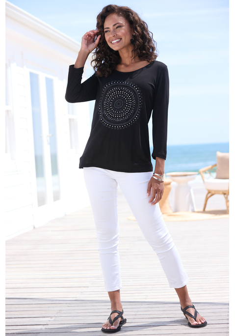 Bild: Rundhalsshirt von LASCANA: Rundhalsshirt mit glänzendem Frontdruck von LASCANA.  Mit 3/4-Ärmeln und in figurumspielender Passform. Aus fein strukturierter Viskoseware. Gesamtlänge ca. 65cm.