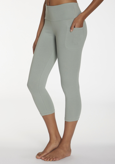Bild: 3/4-Leggings von LASCANA ACTIVE: Capri-Leggings von Lascana Active. Breites Bündchen und Handytasche. Reflektierendes Logo. Aus 90% Baumwolle, 10% Elasthan.