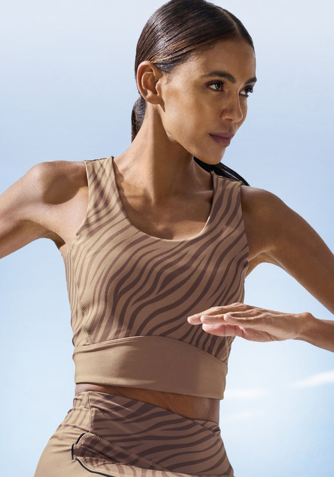 Bild: Crop-Top von LASCANA ACTIVE: Lascana Active Performance Crop Top mit Cut-Out im Rücken. Vorne breiter Träger, im Rückenbereich in zwei Trägern geteilt.