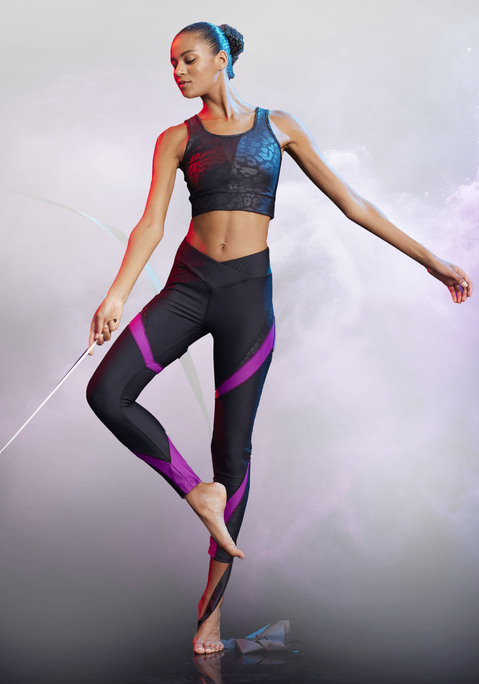 Bild: Crop-Top von LASCANA ACTIVE: Performance Crop-Top von Lascana Active. Leo-Print-Muster in Kombination mit Mesh-Einsätzen und einem V-Einsatz auf der Vorderseite. Rundhalsausschnitt und breite gekreuzte Träger. Aus elastischem und atmungsaktivem Funktionsmaterial.