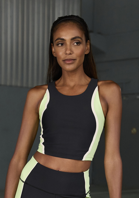 Bild: Crop-Top von LASCANA ACTIVE: Performance Crop-Top von Lascana Active mit Ringerrücken. Aus elastischem und atmungsaktivem Funktionsmaterial für optimalen Support bei sportlichen Aktivtäten.